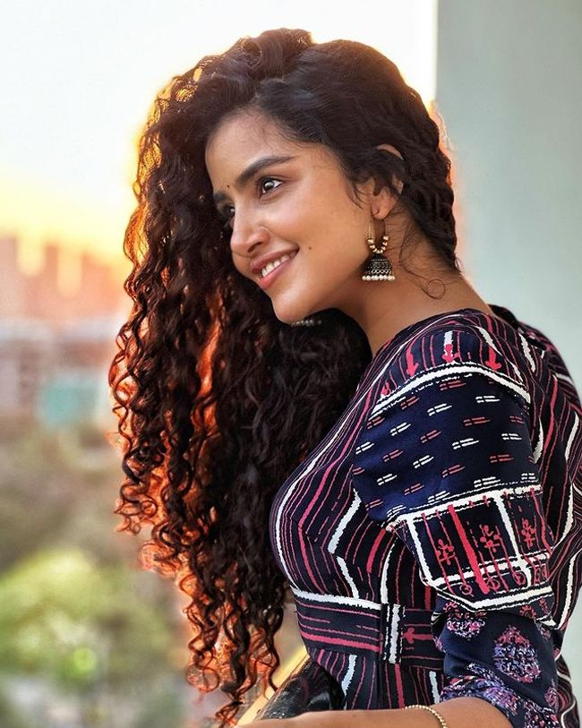 Glorious Clicks Of Gorgeous Anupama Parameswaran